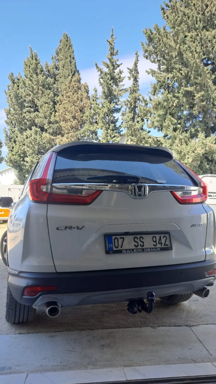 Honda CR-V arka tamponunun altına takılmış çeki demiri