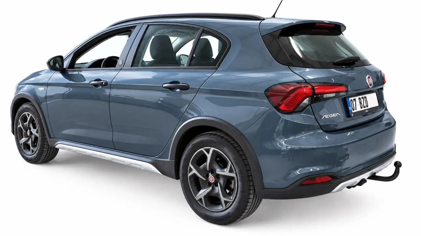 Çeki demiri takılmış Fiat Egea Cross
