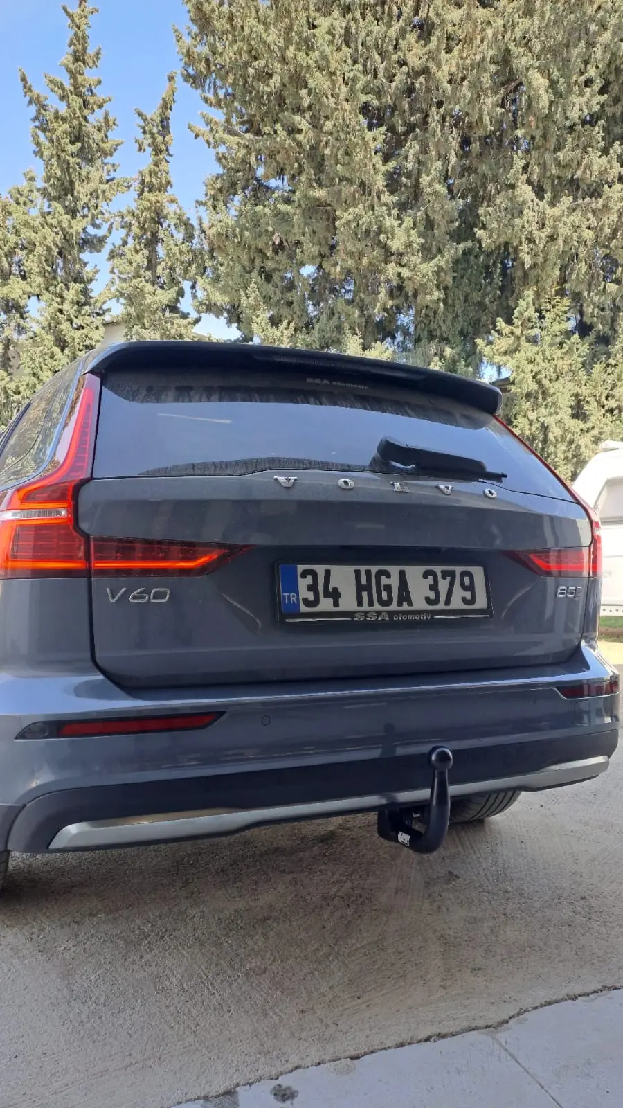 Volvo V60 arka tamponunun altına takılmış çeki demiri